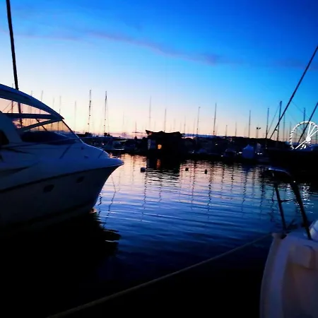Cap Confort Centre Port 아파트 아그